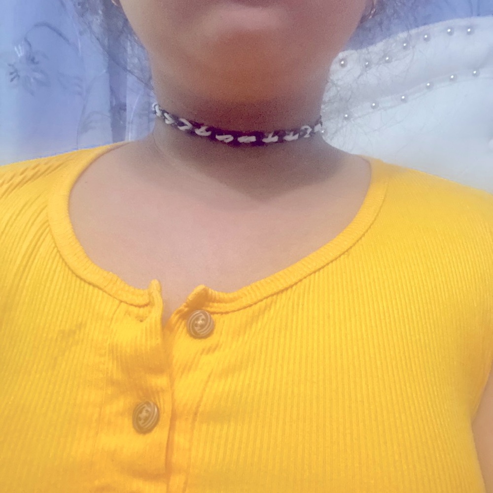 So I am selling this choker it’s called cookies and cream